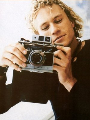 421046_EPXFAYM2LKCNRD8CRIQHSF7E5B5DEG_1305-303596138-heath-ledger-1-h141206-l_H121448_L.jpg