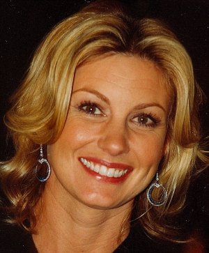Faith_Hill_by_John_Mathew_Smith.jpg