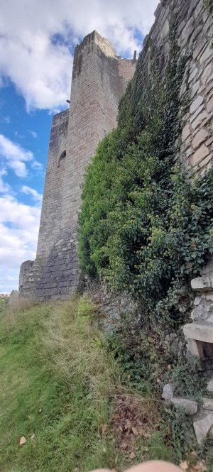 Conisbrough Castle Walls & Keep b 28th September 2022.jpg