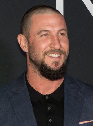 800px-Pablo_Schreiber_in_2018.jpg