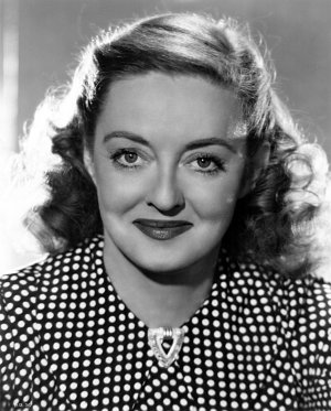 Bette_Davis_-_portrait.jpg