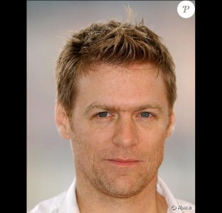 577888-bryan-adams-pose-durant-le-festival-de-624x600-3.jpg