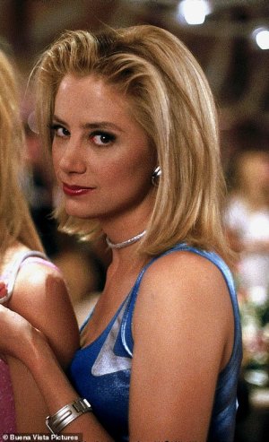 54766401-10561277-Mira_Sorvino_played_Romy_White_in_Romy_and_Michele_s_High_School-a-194_16460...jpg