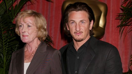 221010115559-eileen-ryan-sean-penn-file-restricted.jpg 221010115559-eileen-ryan-sean-penn-file-restricted.jpg