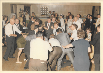 picture 50's wedding fight.png