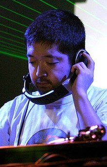 Nujabes_performing_live.jpg
