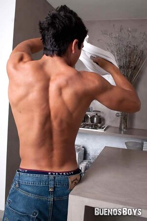 buenos_boys-latino_stud_damian_5_22497_3.jpg