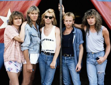 def-leppard-1516386548.jpg