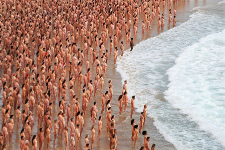 Screenshot 2022-11-28 at 10-59-33 Krebsvorsorge Tausende Menschen ziehen sich für Kunstaktion ...png