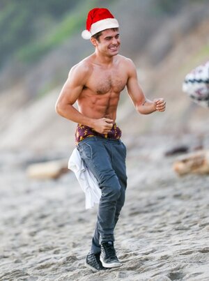 zac-efron-christmas.jpg