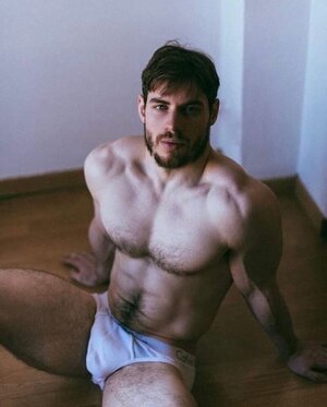 photographed by Kiu Meireles EFtAhNSWoAADr0G.jpg