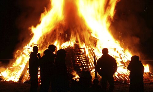 Bonfire-night-fire-Jamesvincent.life_.jpg Bonfire-night-fire-Jamesvincent.life_.jpg