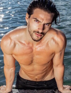 157722-32b7-43 GMARO_20Magazine30.jpg