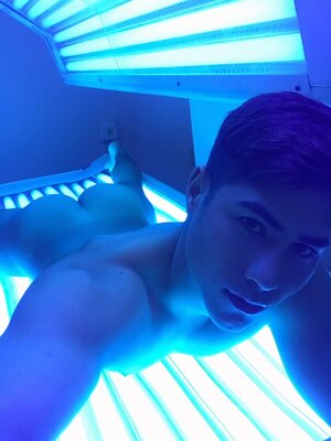 hot-guy-tanning-naked.jpeg