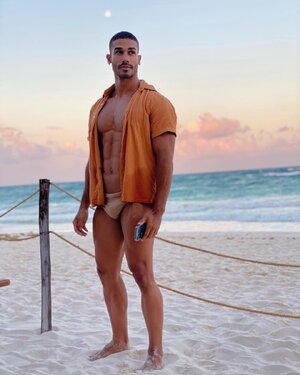 Mario Beckman EvL-82MXUAIAZUP.jpg