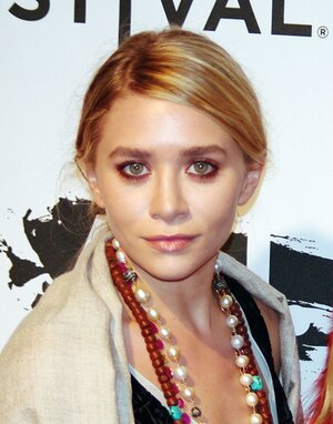 1200px-Ashley_Olsen_2011_Shankbone.jpg