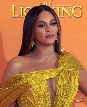 Beyoncé_at_The_Lion_King_European_Premiere_2019.png
