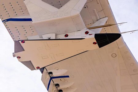 Stratolaunch Roc 03 with hypersonic Talon-A amidship.jpg