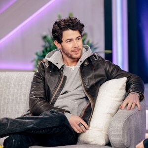 ca20ef52b426ebde453062b9c7bd3d26f1-nick-jonas.1x.rsquare.w1400.jpg