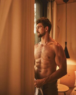 8 Cole_Forsgren-On_The_Road_120411939.jpg