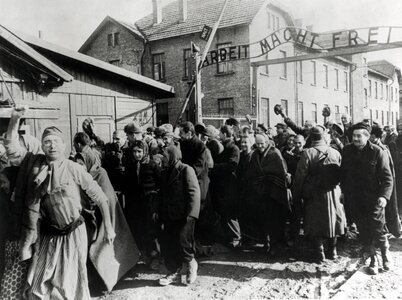 Auschwitz_Liberation_1945.jpg