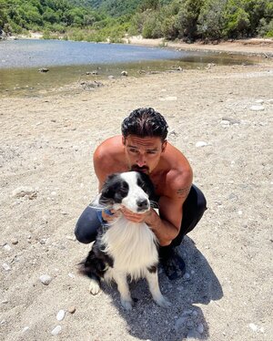 Michele Morrone and friend 199001230.jpg