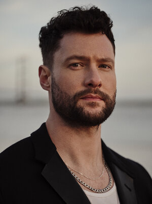 FEATURE-MAIN_CALUM_SCOTT_HULL_BEACH_photo-credit_-Tom-Cockram.jpg