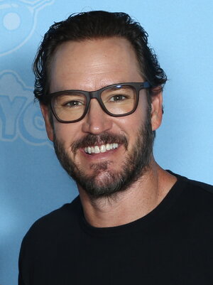 Mark-Paul_Gosselaar_Photo_Op_GalaxyCon_Raleigh_2022.jpg