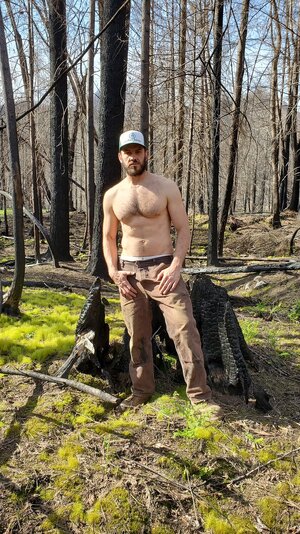 1 EyPN5P_U4AAkvU6.jpg