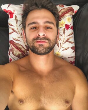 1 EWi7-xtXQAAano-.jpg