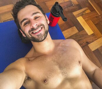 1 EWoEiAHWsAczv-t.jpg