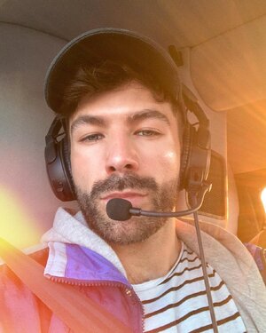 57622432_flying over Sydney.jpg