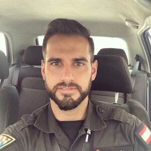 Police Officer 14582222.jpg