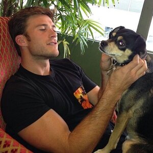5591914419c39_Scott_Eastwood__Dog_tumblr_nlt.thumb.jpg.a74fb75a136bce138139ad78159887d4.jpg