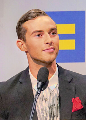 Adam_Rippon_@_2018.09.15_Human_Rights_Campaign_National_Dinner,_Washington,_DC_USA_06186_(4290...jpg