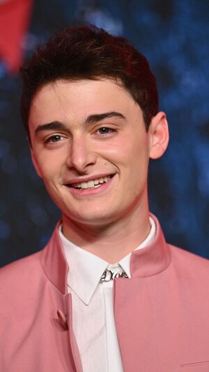 230106091630-noah-schnapp-file.jpg