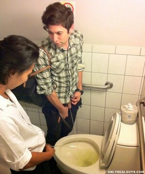 !2pissing.jpg