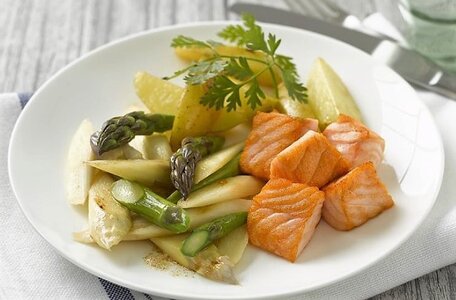 spargel-mit-lachs-405398.jpg