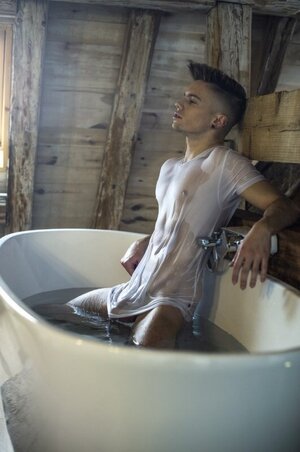 Adam Jakubowski 853370-1536169604-4349ee6b0fced1b2cf021fbbef96b00a.jpg