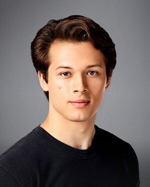 leohoward_800x1000.jpg