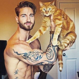 hot-dudes-with-kittens-instagram-61__605.jpg