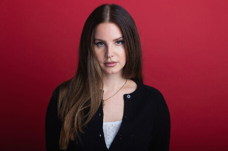 Lana-Del-Rey-2019-Portrait-Session-billboard-1548-1617042253.jpg