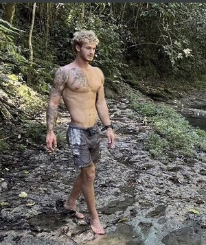 DANIEL PENNY - PHYSIQUE.jpg