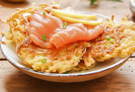 1600x1200_kartoffelpuffer-mit-lachs.jpg