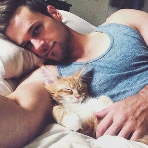 hot-dudes-with-kittens-instagram-68__605.jpg