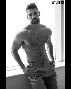 Boylicious bw 306727104.jpg