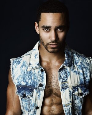 photographed by Deon Jackson 11703521.jpg