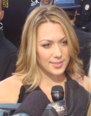 Colbie_Caillat_2009_American_Music_Award_cropped.jpg