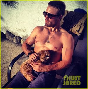 stephen-amell-justin-hartley-cw-stud-02.jpg