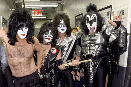 Kiss_(current_members).jpg